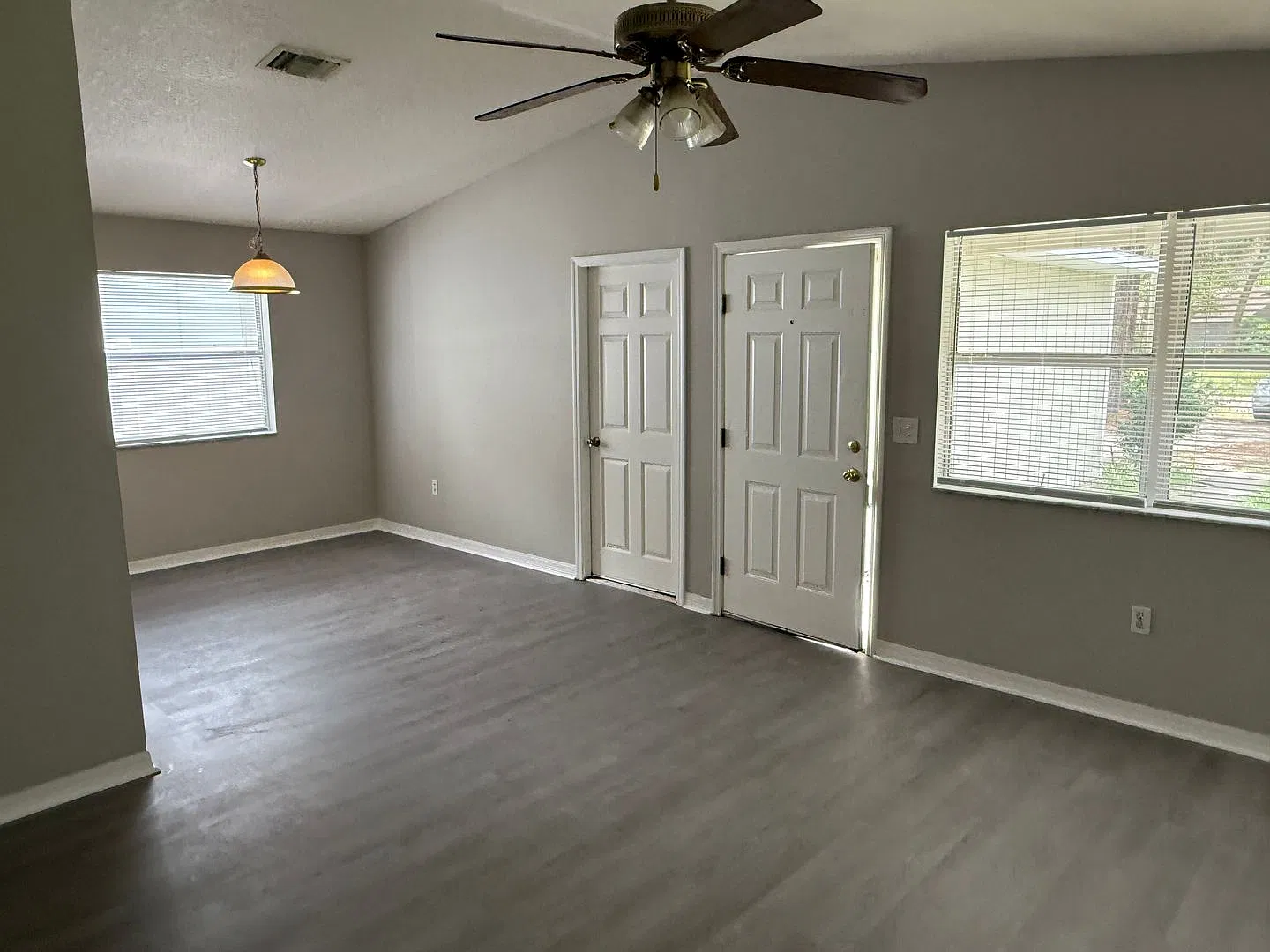 Recently Renovated - New flooring - Freshly painted inside and out — Photo 2