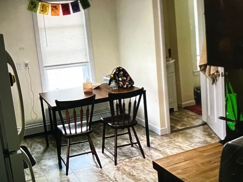 Eat-in kitchen