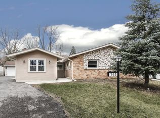 750 Ashley Ct, Hoffman Estates, IL 60169