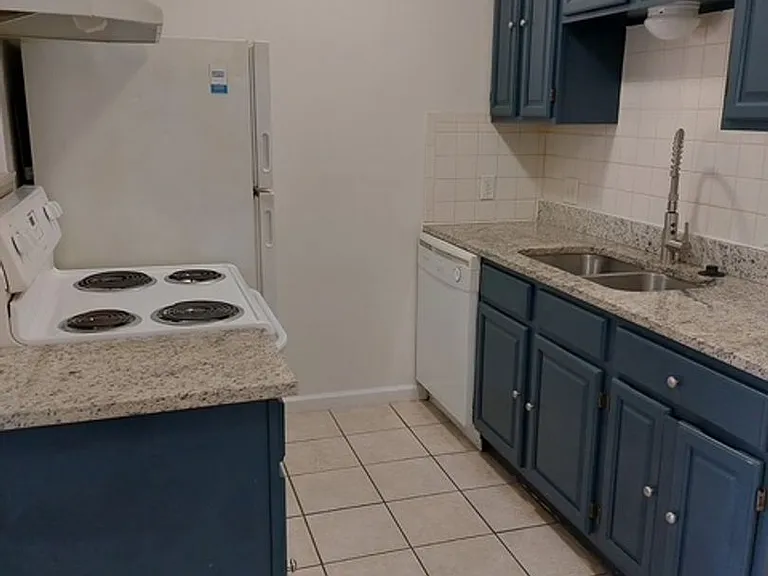 2250 S Oliver Ave — Photo 25