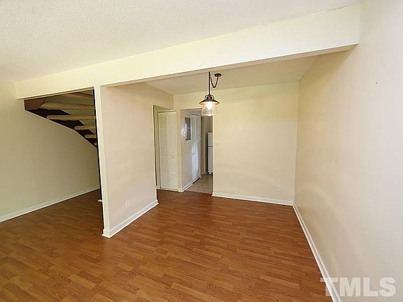 4th image of 220 Elizabeth St APT A13