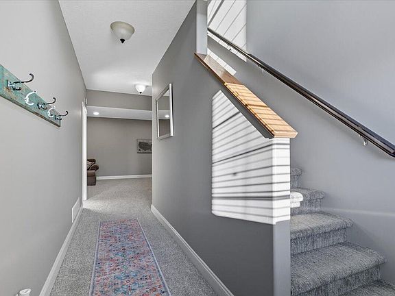 5th image of 102 Mulberry Cir