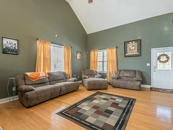 4th image of 617 Running Brook Dr
