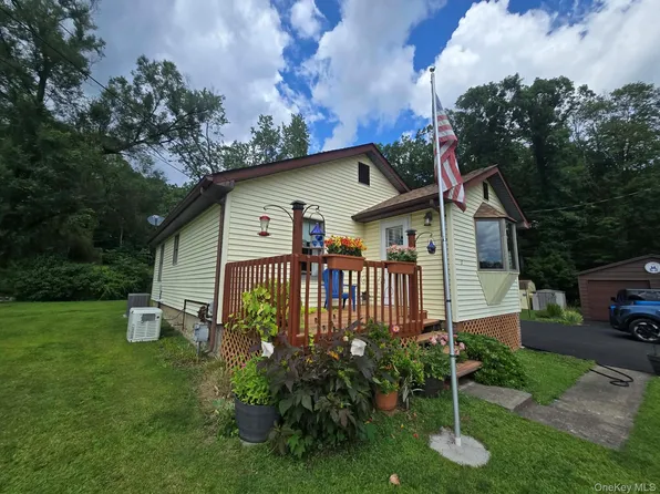 17 Green Lane, Slate Hill, NY 10973