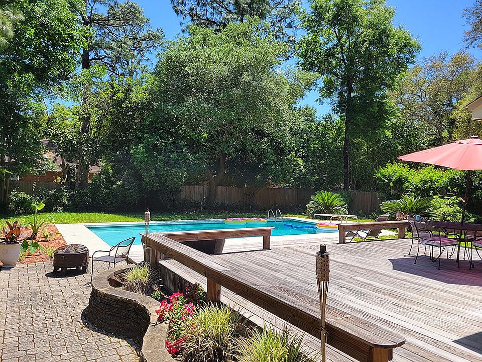 2nd image of 207 Ruckel Dr
