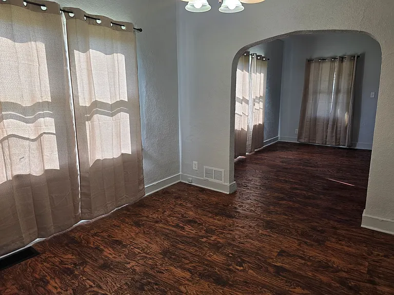 2203 Smith St — Photo 10