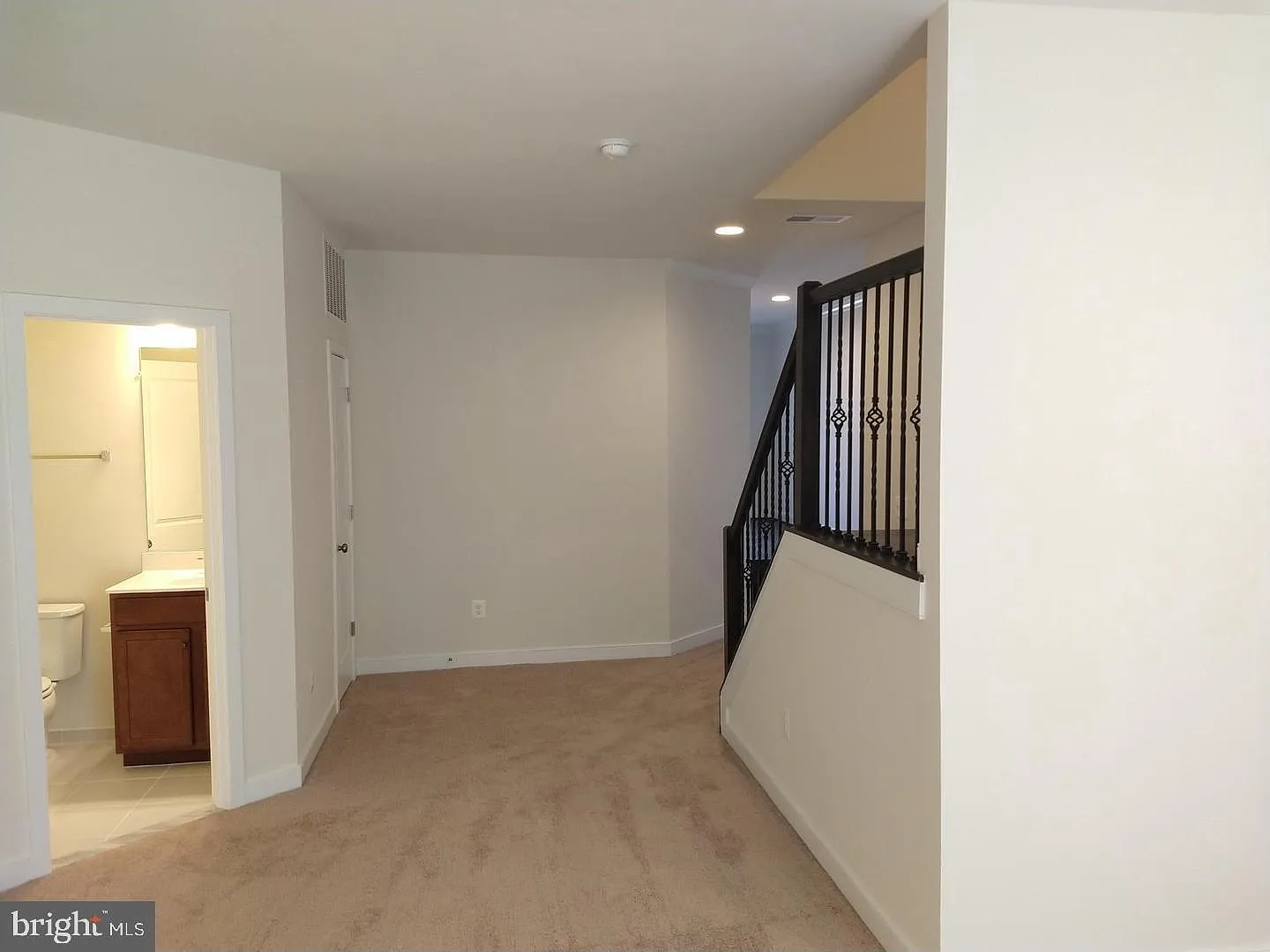 3 bed, 3.5 bath, 3192 sqft, $4,000 — Photo 3