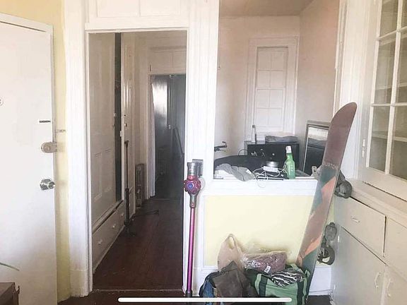 4th image of 121 Bedford Ave APT 4L