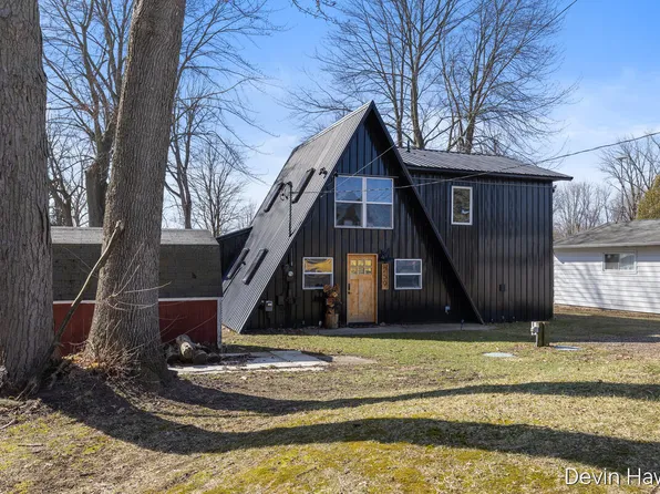 259 Ivason Dr, Stanton, MI 48888