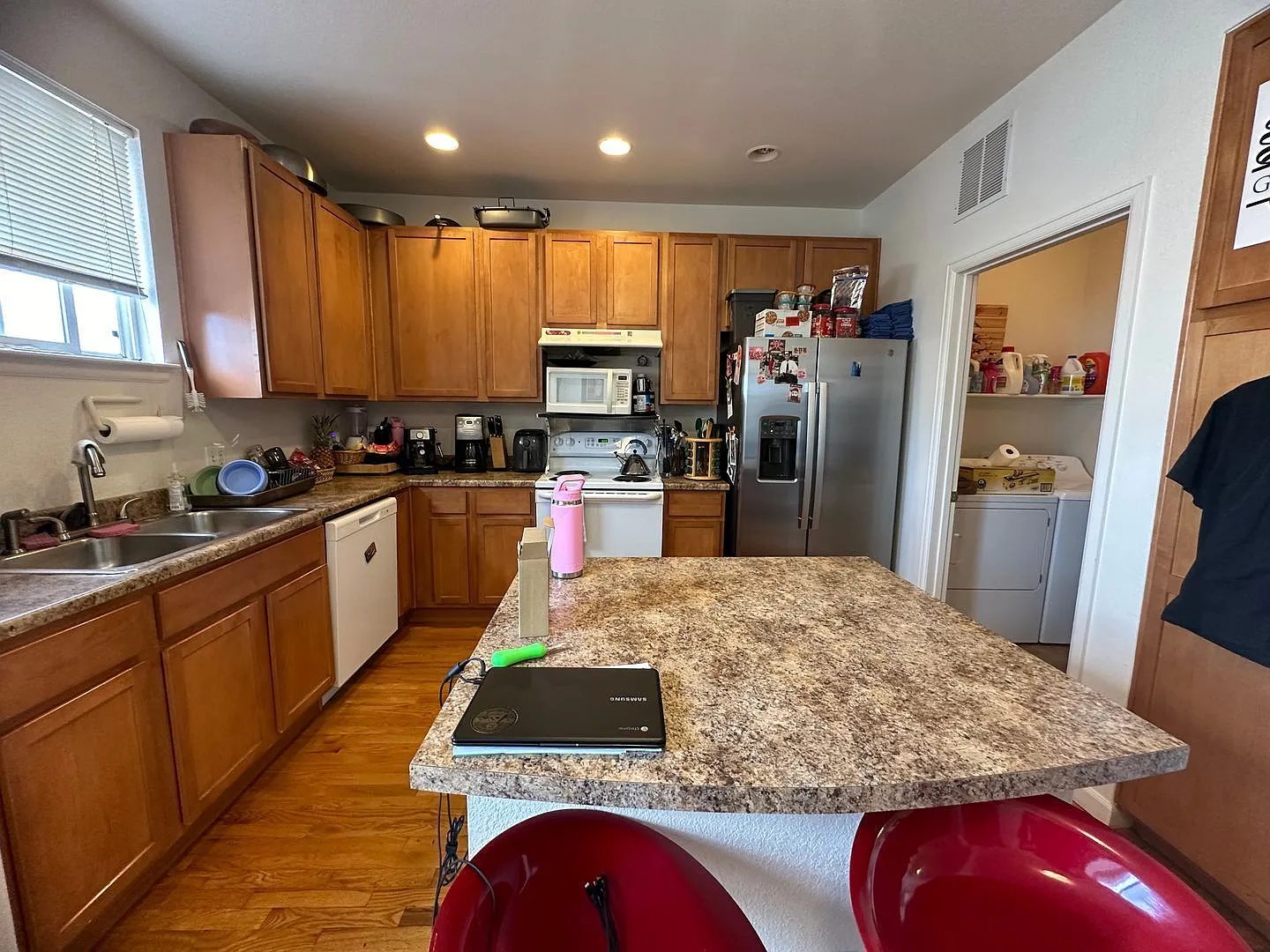 2 bed, 2.5 bath, 1300 sqft, $2,595 — Photo 3