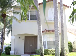 700 NW 108th Ter, Pembroke Pines, FL 33026