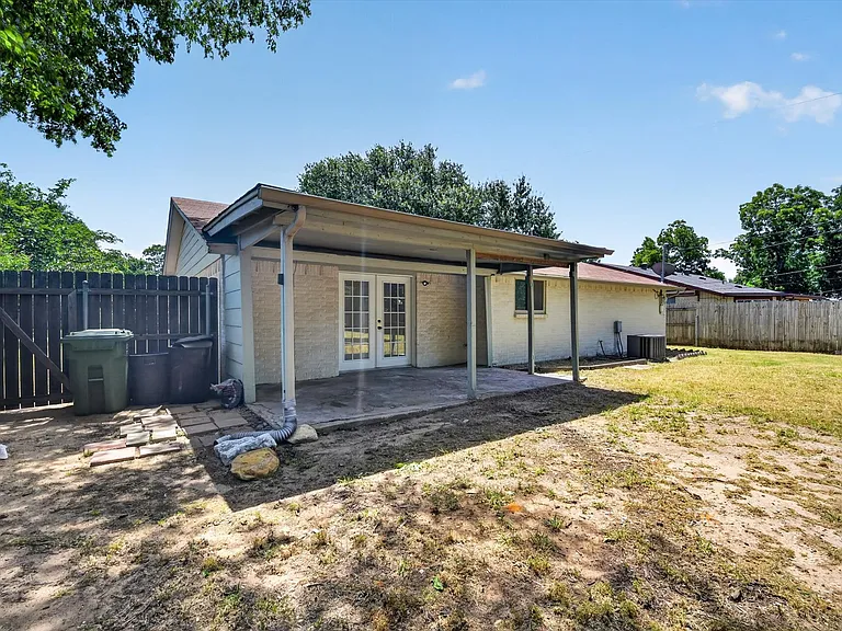 913 Russell Ln — Photo 24