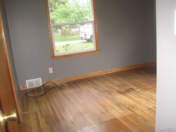 5th image of 4445 Grandview Ave