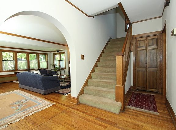 3rd image of 818 N Elmwood Ave