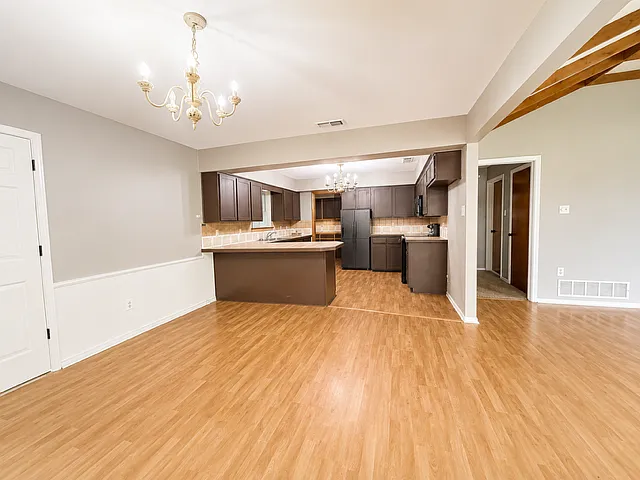 2 bed, 2792 sqft, $2,650 — Photo 2