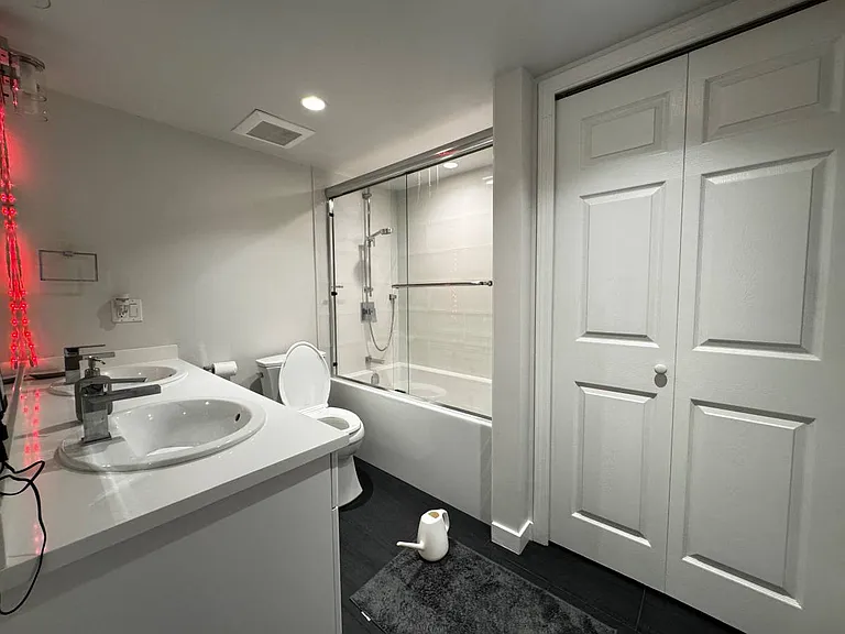 268 Holyrood Rd — Photo 9