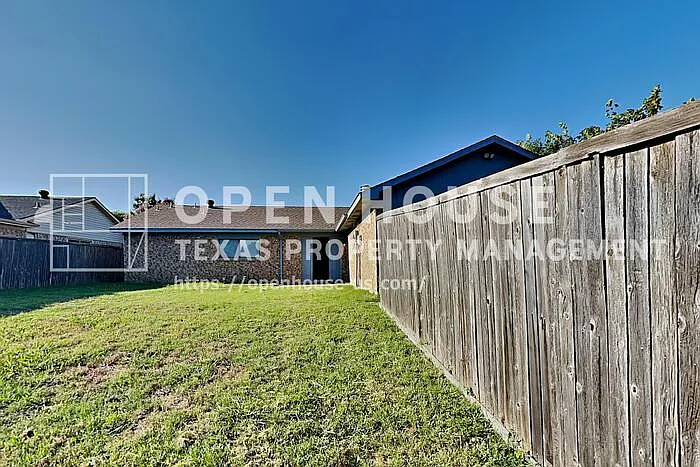 820 Whitehall Dr — Photo 18