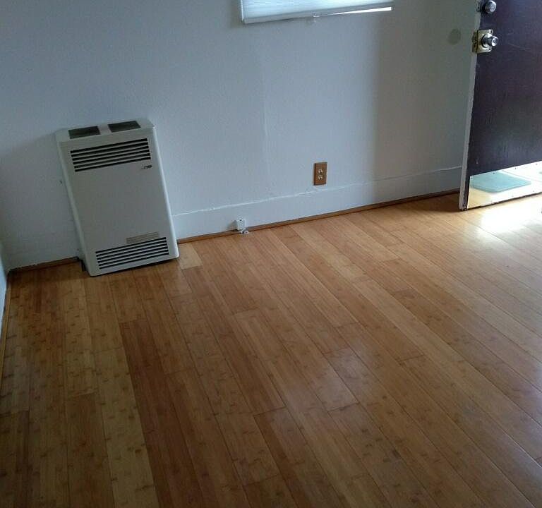 1st image of 558 1/2 Westminster Ave