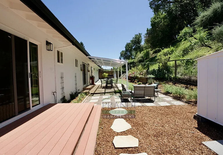 2061 Carolyn Way — Photo 24