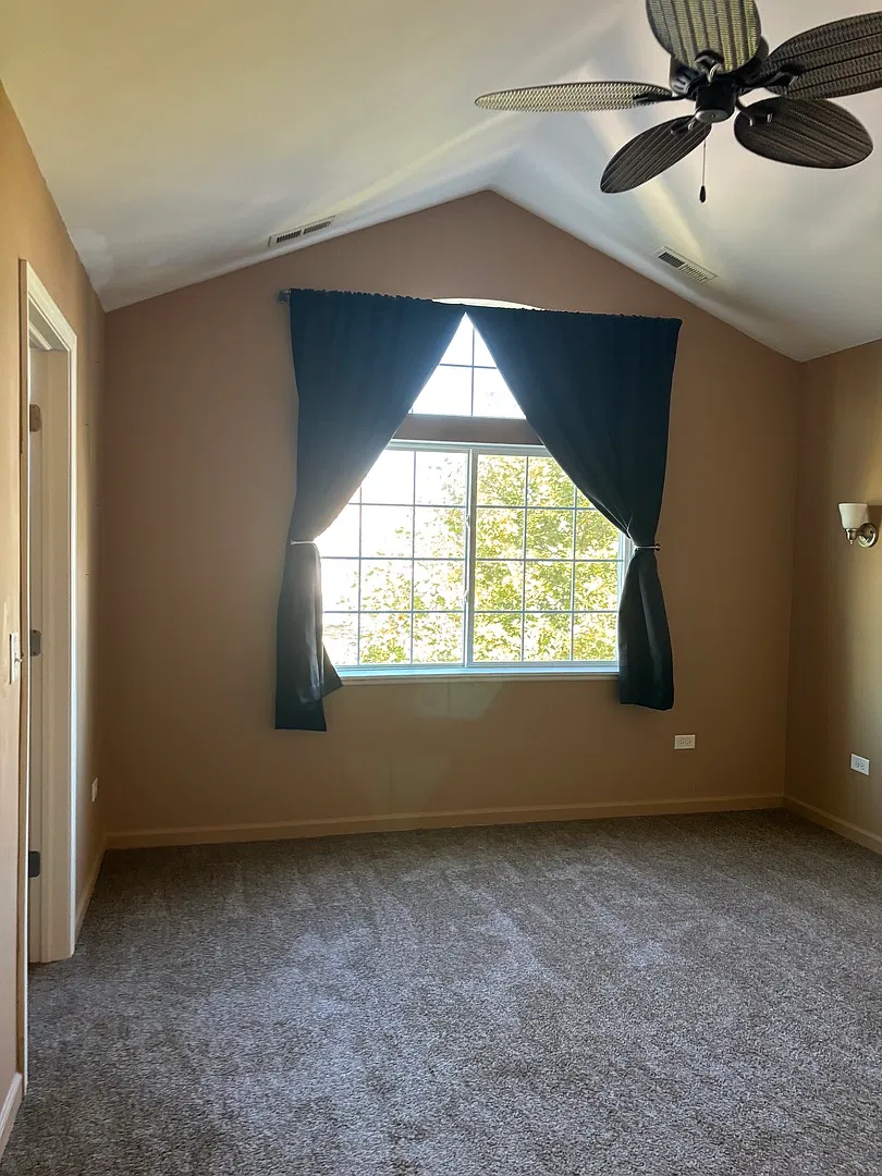 2 bed, 1.5 bath, 1310 sqft, $2,300 — Photo 2