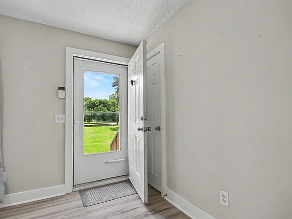 5th image of 1057 Cohen Dr.
