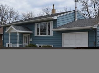 2208 12th St S, Moorhead, MN 56560