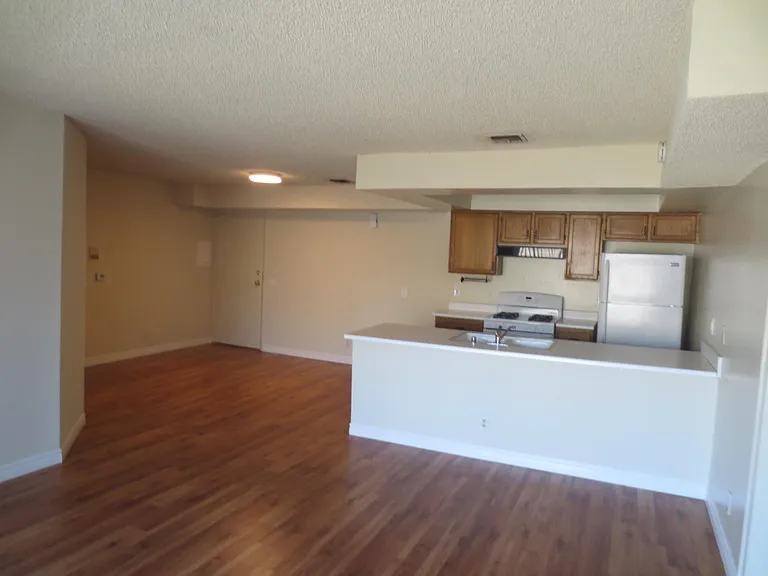 10611 Moorpark St — Photo 3