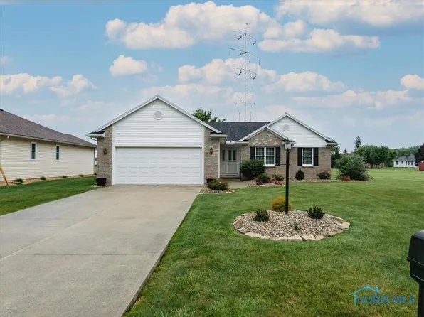 520 E Park St, Oak Harbor, OH 43449