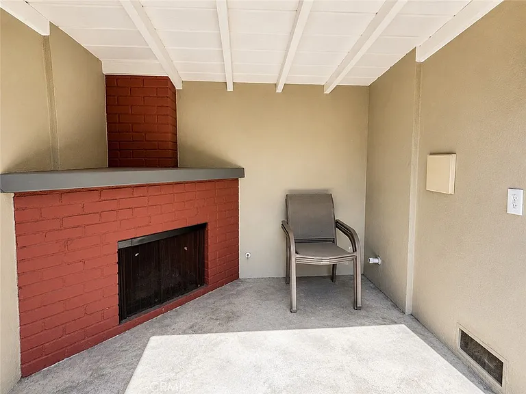 256 W College St #2 — Photo 8