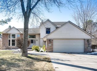 10029 Highview Ct, Champlin, MN 55316