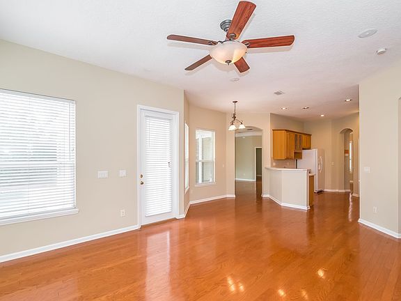 2nd image of 1932 Abercrombie Ln