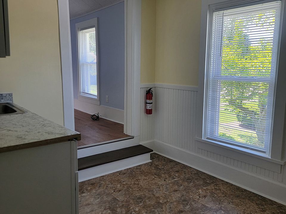 1st image of 20 E Courtney St #2