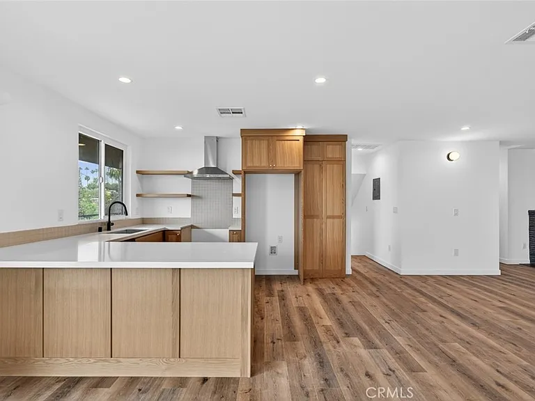 901 Micheltorena St — Photo 6