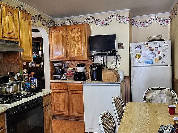 5th image of 237 Foster Ave #1