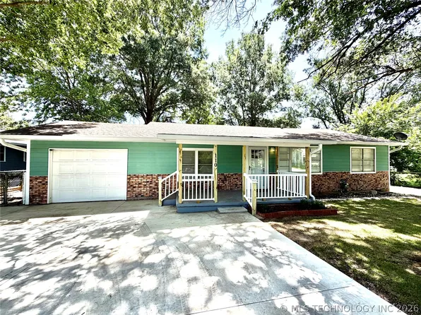 110 SE 5th St, Checotah, OK 74426