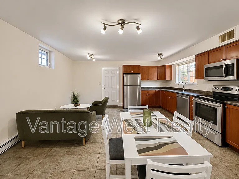 578B Cadder Ave — Photo 3
