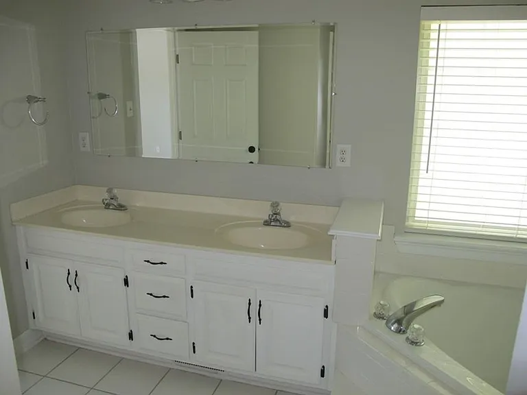 716 Crown Point Ct — Photo 13