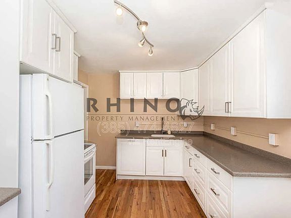 2nd image of 981 36th St