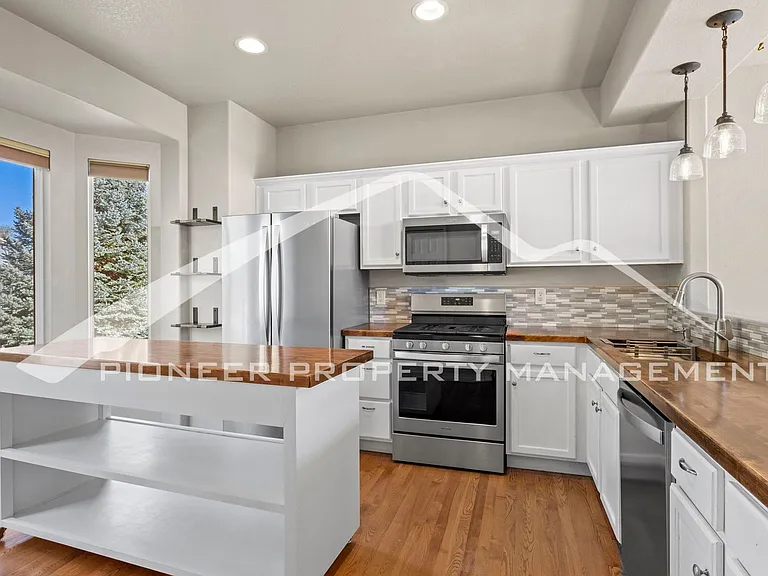 3654 Tail Wind Dr — Photo 2