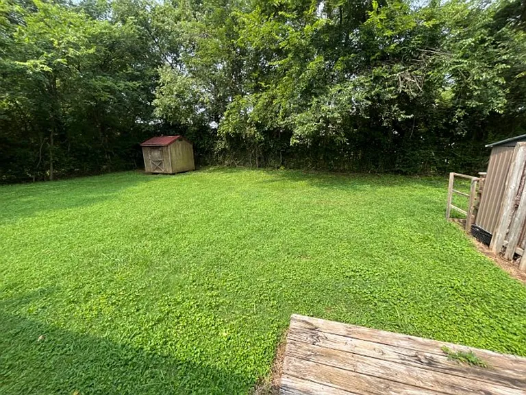 708 Riviera Dr — Photo 8
