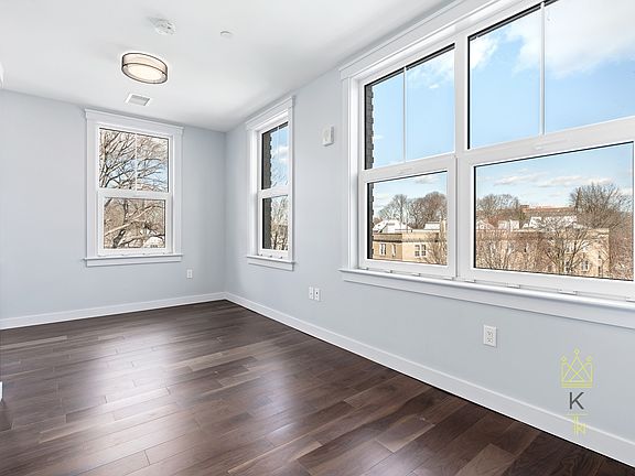 4th image of 136 Babcock St #401