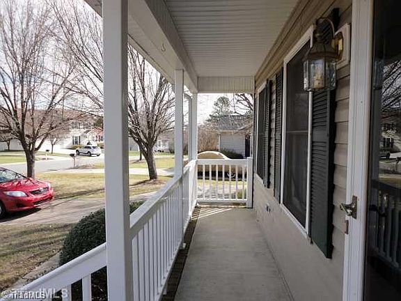 4th image of 303 Old Farm Dr