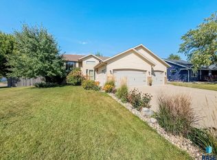 619 Raven Ave, Harrisburg, SD 57032