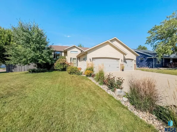 619 Raven Ave, Harrisburg, SD 57032