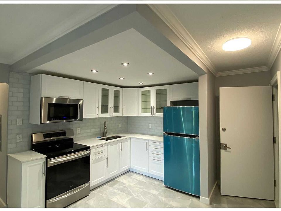 1st image of 3808A Bloor St W