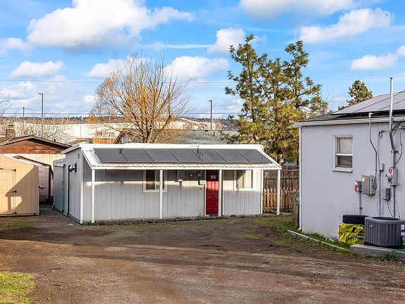 2nd image of 433 SE 9th St