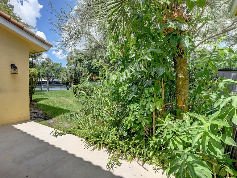 6165 Belleza Ln — Photo 26