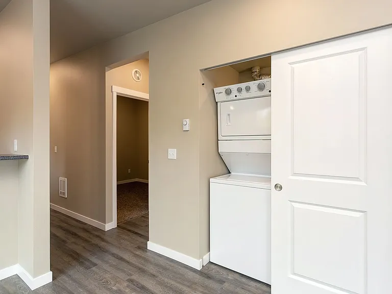 One Month Free, Broadway Station Apartments — Photo 5