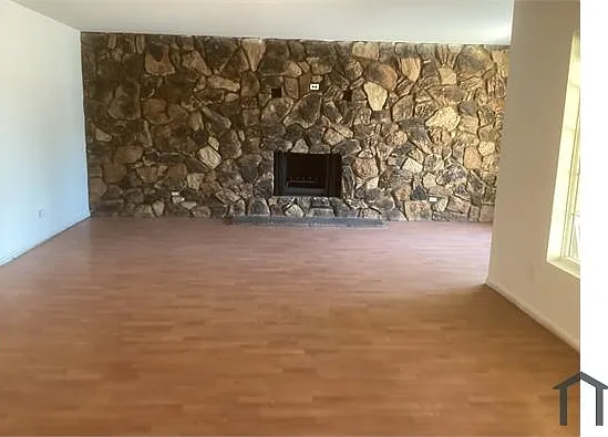 5 bed, 2400 sqft, $2,500 — Photo 3