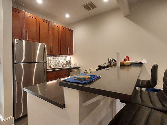 4th image of 456 Bergen St APT 3